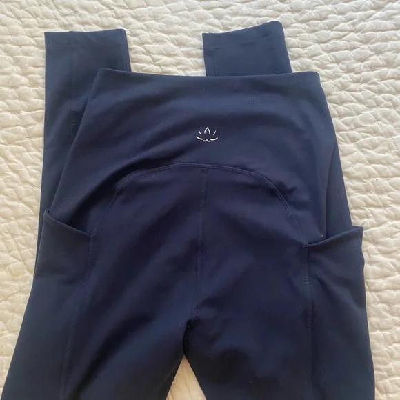 Beyond yoga POWERBEYOND Strive Pocket Midi Legging - Picture 6 of 9